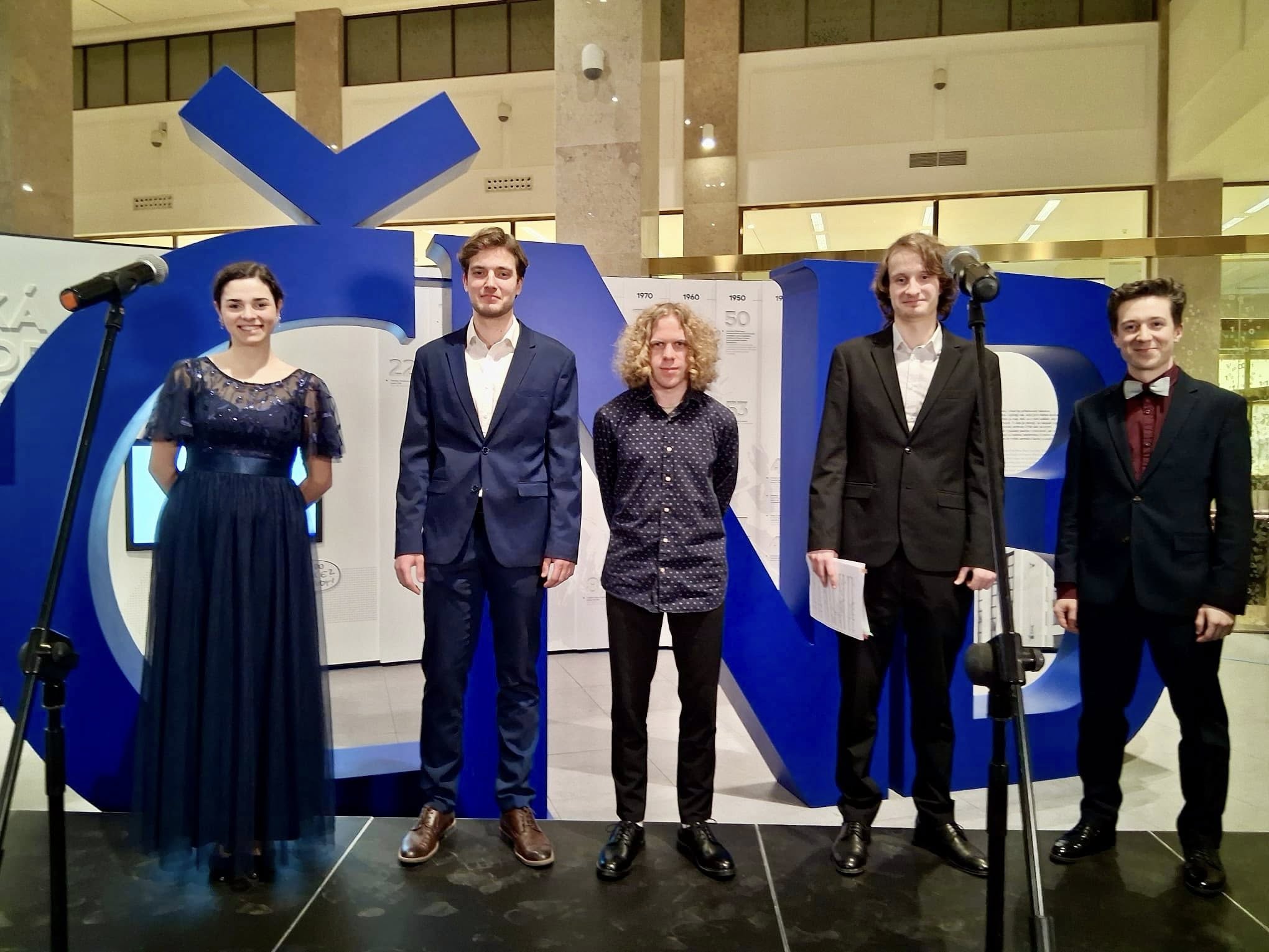 Studenti KJD vystoupili v České národní bance při příležitosti oslav