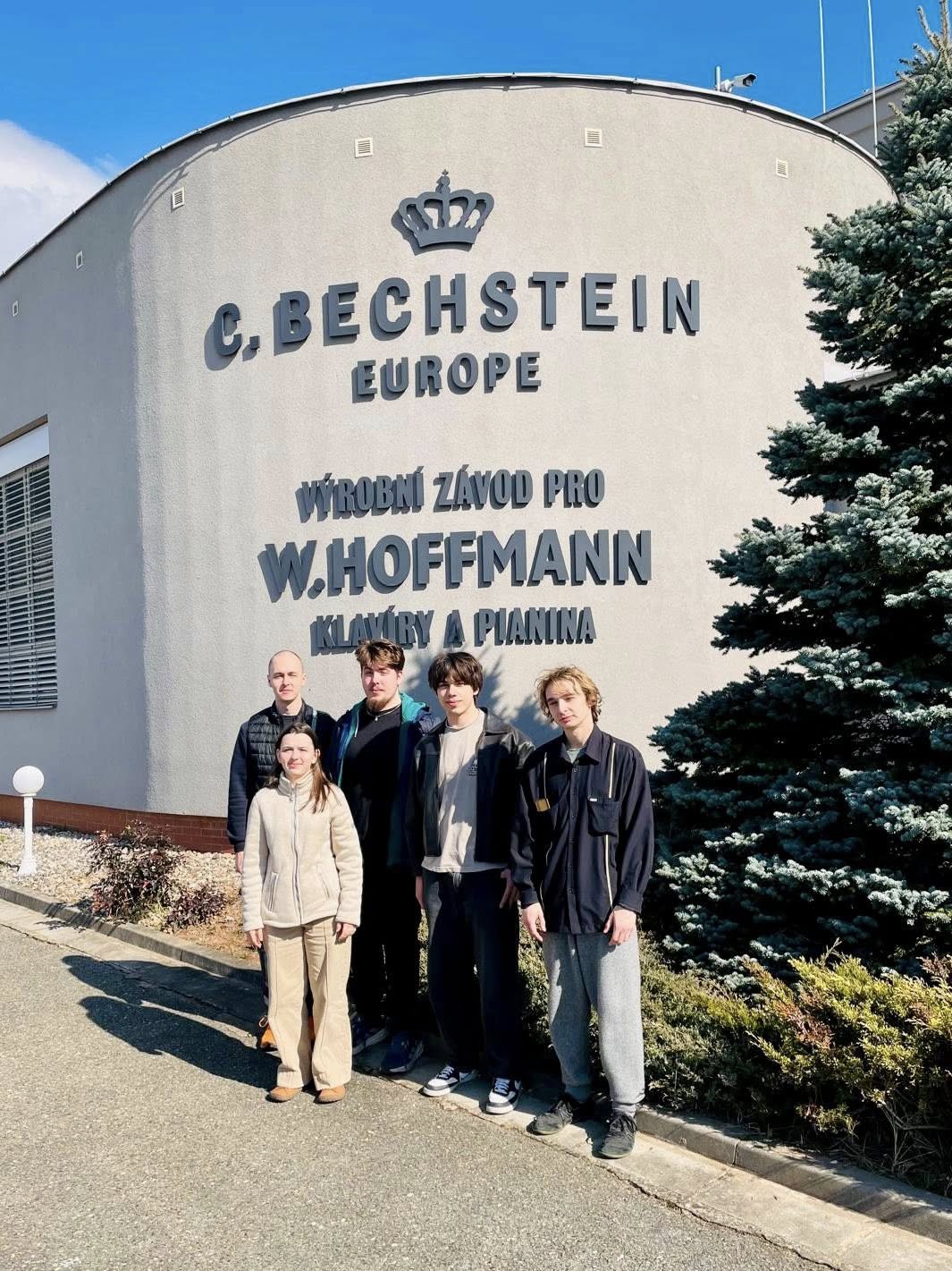 Odborná praxe studentů SŠ ve firmě C. Bechstein