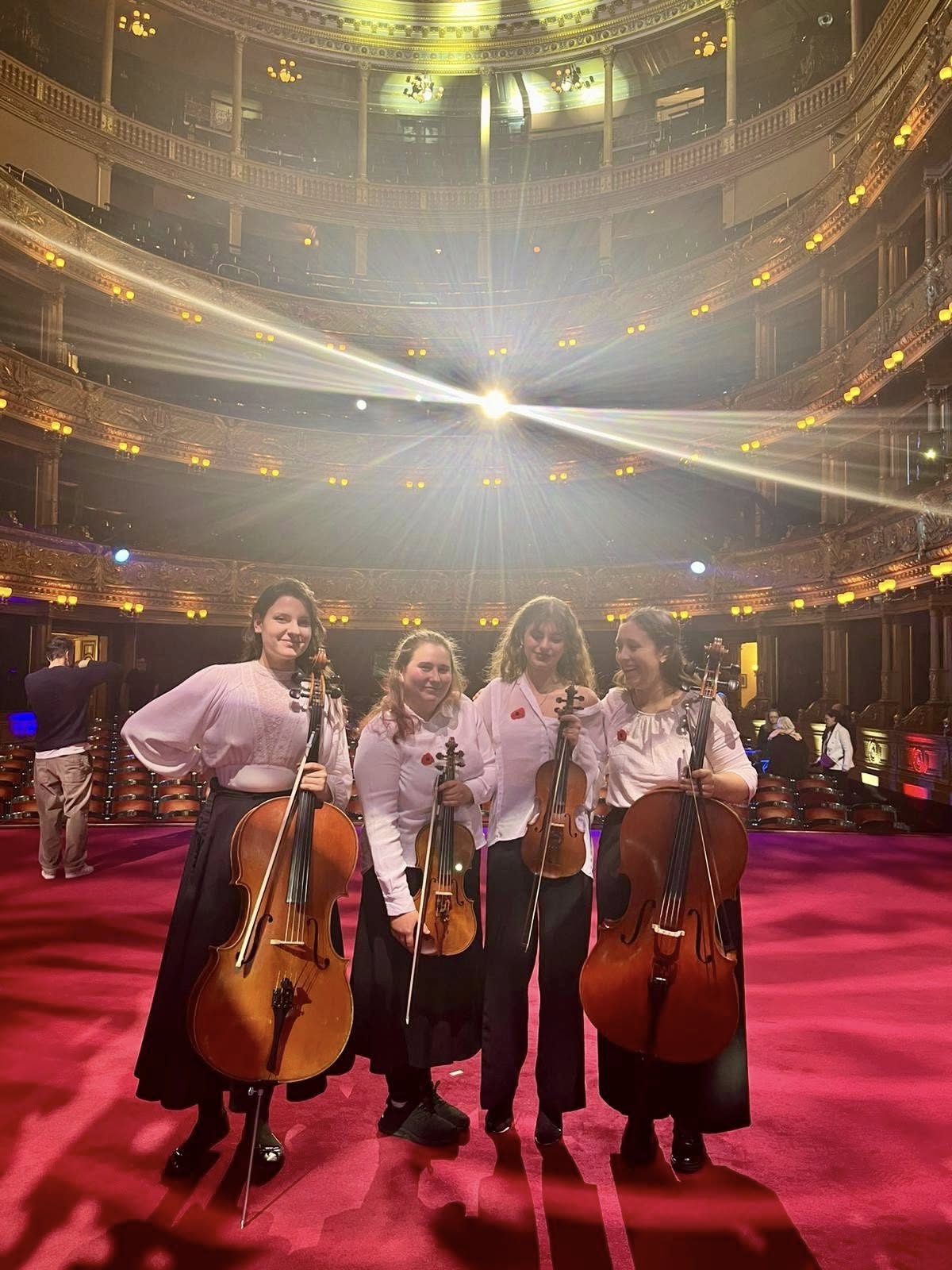 Účast studentek KJD v orchestru Paměti národa